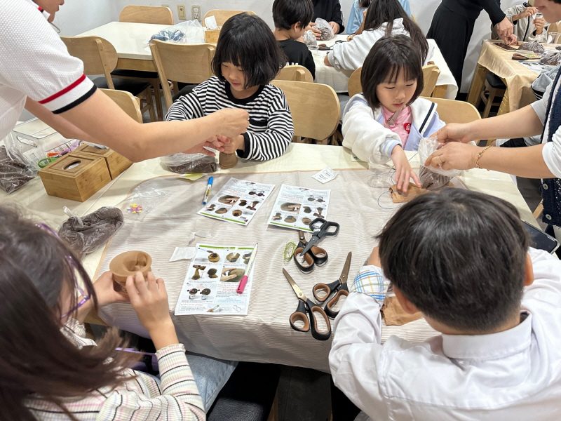 정성을 다하는 금손이들_공예교실